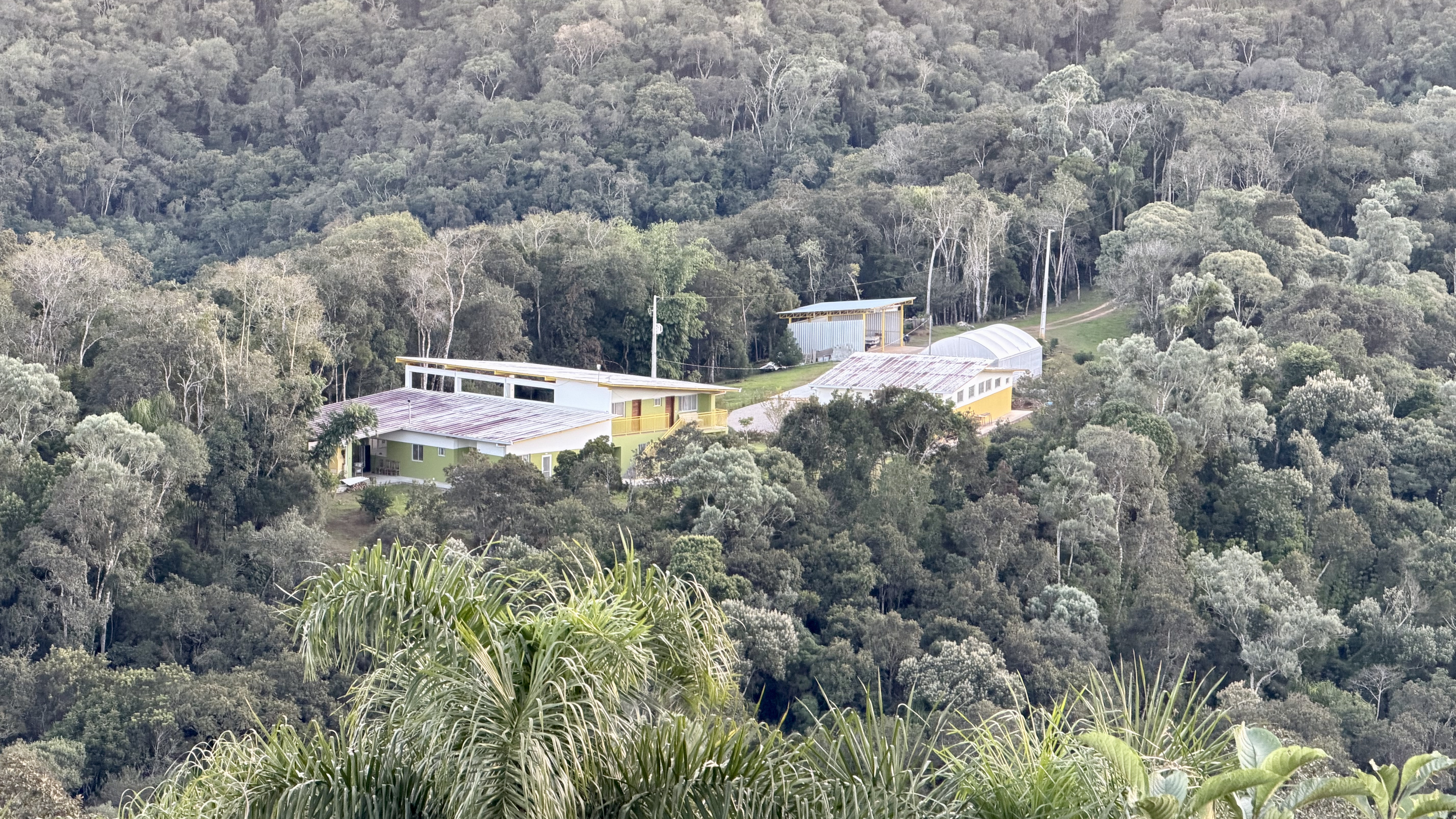Vista da sede da Reserva Natural com a serra ao fundo